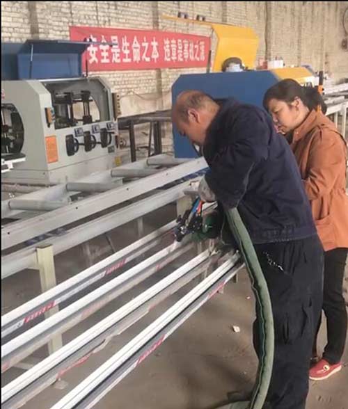 小型聚氨酯灌注發泡機器 (斷橋發泡)多少錢(圖1) 小型聚氨酯灌注發泡機器 (斷橋發泡)多少錢