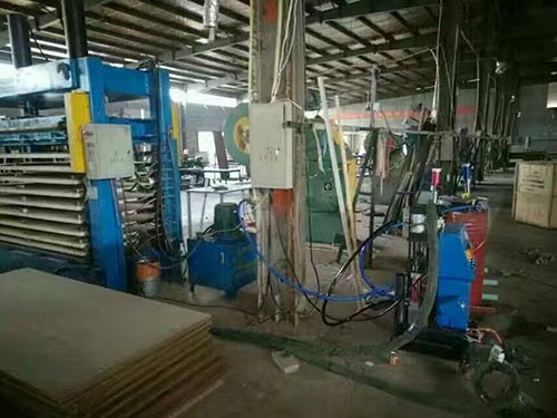 聚氨酯硬泡填充防盜門 高壓發(fā)泡機器(圖1) Q2600D高壓機器 聚氨酯硬泡填充防盜門