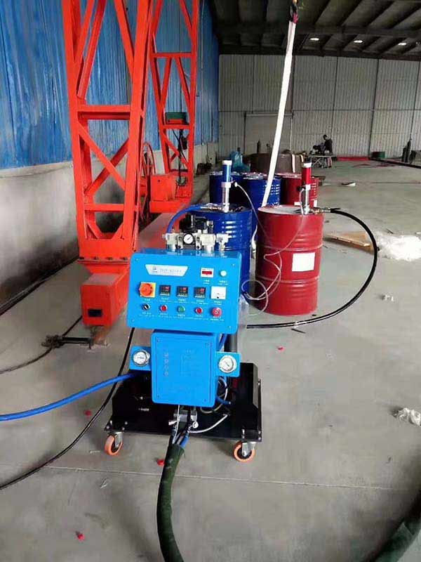 B1級聚氨酯發泡機(圖1) Q2600型B1級聚氨酯發泡機