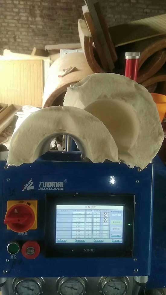 聚氨酯瓦殼生產設備 瓦殼模具(圖1) 聚氨酯瓦殼生產設備 瓦殼模具