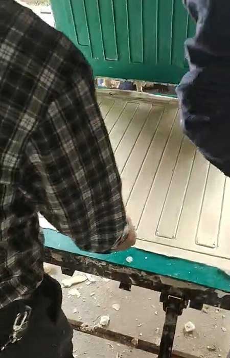 發泡地磚 聚氨酯發泡設備(圖2) 發泡地磚制作聚氨酯發泡設備案例