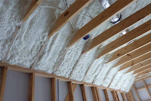 木屋聚氨酯噴涂保溫隔音民宿噴涂發泡保溫