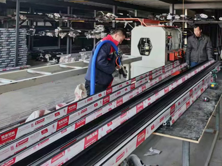 斷橋鋁型材空腔里的發泡(圖6) 斷橋鋁型材空腔里的發泡