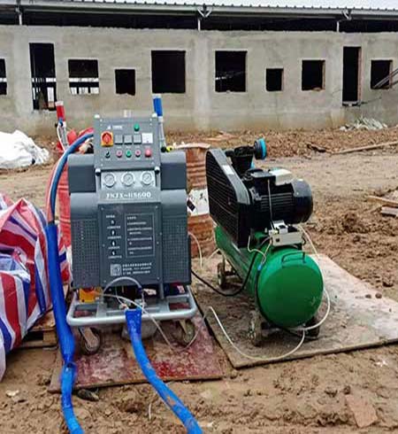 養(yǎng)殖場(chǎng)頂棚保溫用什么材料(圖1) 液壓H5600聚氨酯噴涂機(jī)