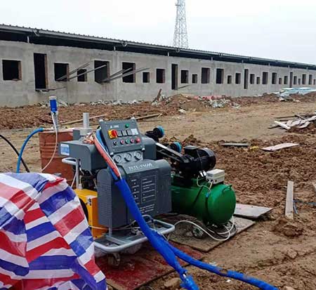 養殖場噴涂(圖1) 養殖場H5600聚氨酯噴涂設備