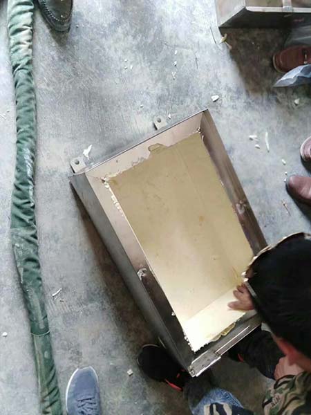 進口聚氨酯發泡機對于新手來講如何選購(圖2) 聚氨酯發泡機箱體發泡施工