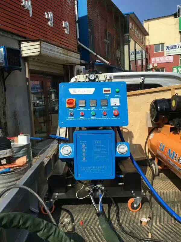 不規則物體聚氨酯噴涂機 有什么型號(圖1) 聚氨酯噴涂發泡機在吉林公主嶺用于冷庫噴涂施工
