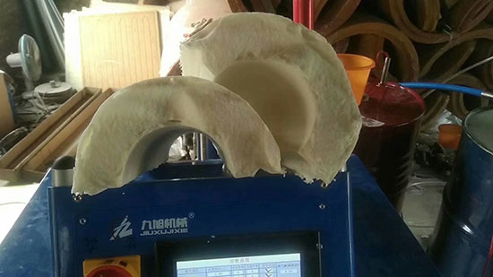 PLC控制多工位聚氨酯發泡機 瓦殼管澆注 防盜門填(圖1) PLC控制多工位聚氨酯發泡機瓦殼管澆注