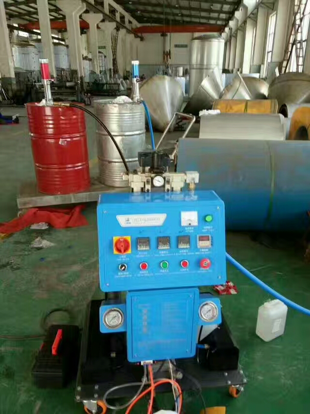 不銹鋼水箱保溫層用聚氨酯發泡料填充保溫嗎(圖2) Q2600不銹鋼水箱保溫層用聚氨酯發泡料填充保溫噴涂機