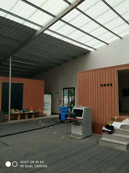 輕鋼房保溫層用聚氨酯填充發(fā)泡防火嗎?用什么機(jī)器?(圖1) 輕鋼房保溫層用聚氨酯填充發(fā)泡防火