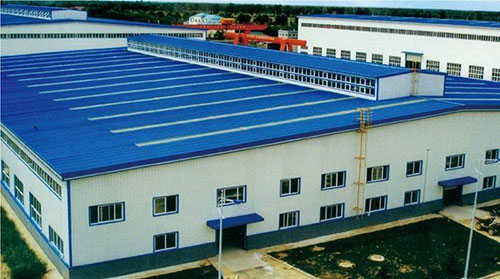 彩鋼瓦房頂防腐處理聚脲噴涂 小型聚脲噴涂機(jī)(圖1) 彩鋼瓦房頂防腐處理聚脲噴涂